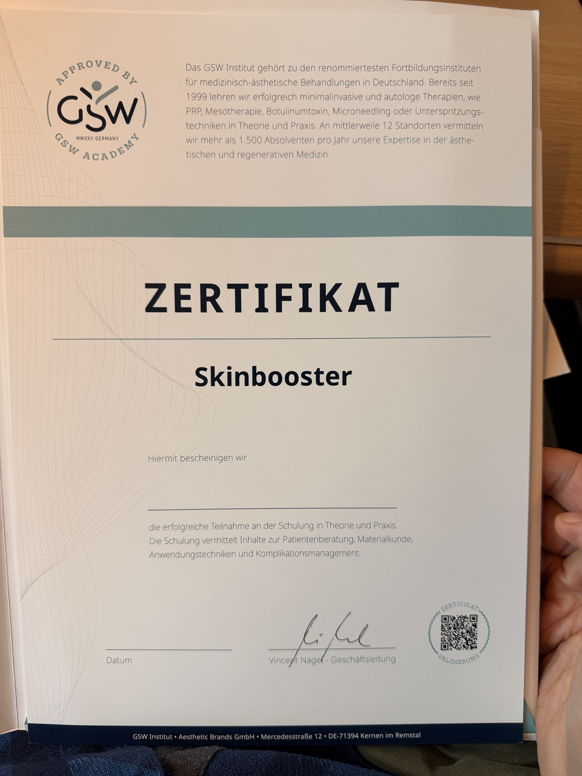 Skinbooster-Fortbildungsunterlage GSW Institut; Namens- und Datumsfelder im Foto leer